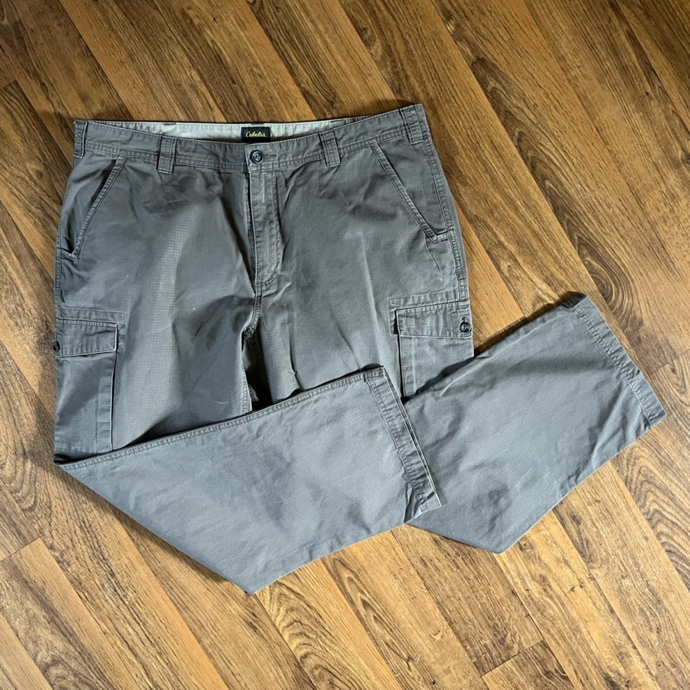 Cabela's Men’s Grey Checkered 6 Pocket Cargo Pants